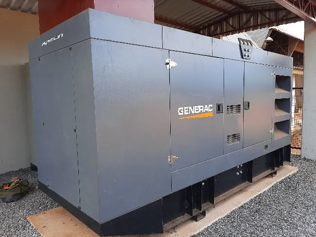 Grupo gerador Generac a diesel com carenagem acústica