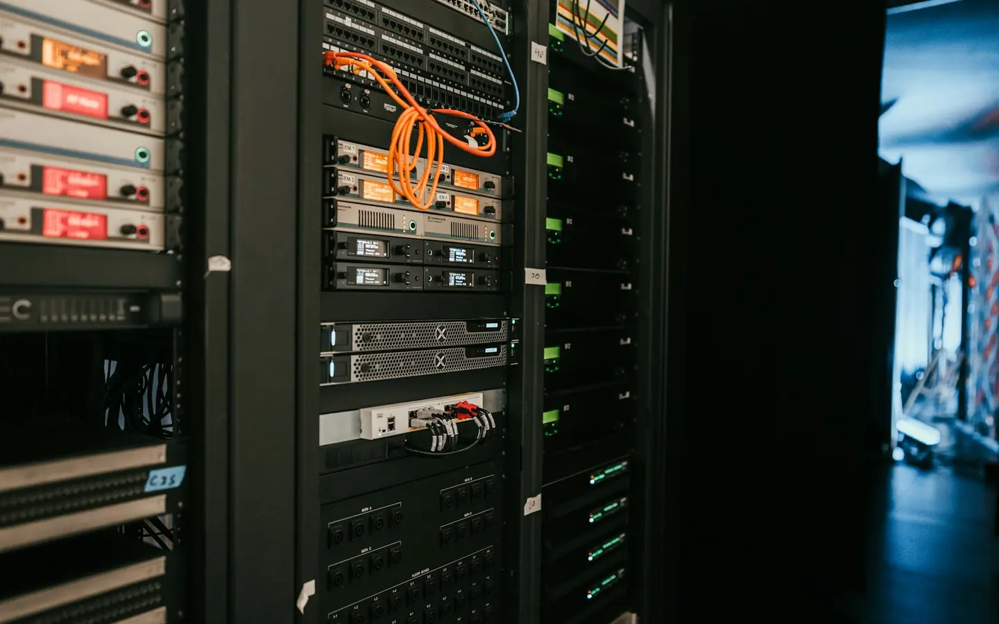 Racks de servidores em data center
